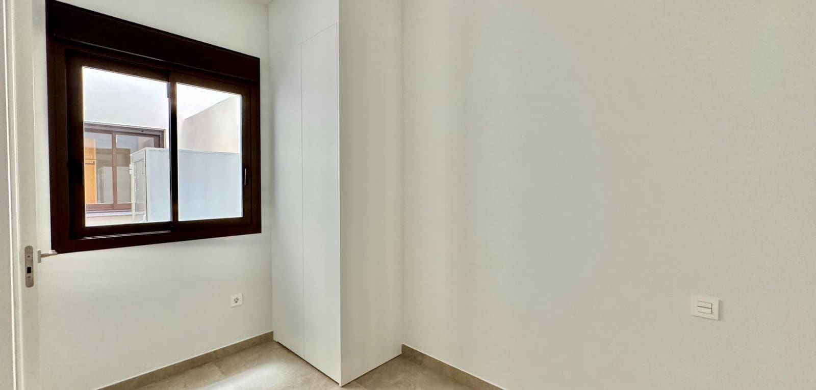 2 makuuhuone Huoneisto myytävänä paikassa Torrevieja mukana uima-altaan - 250 000 € (Ref: 9944714)