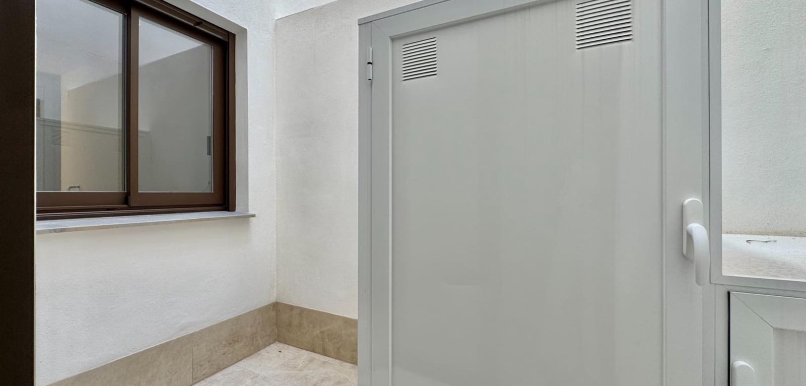 2 makuuhuone Huoneisto myytävänä paikassa Torrevieja mukana uima-altaan - 250 000 € (Ref: 9944714)