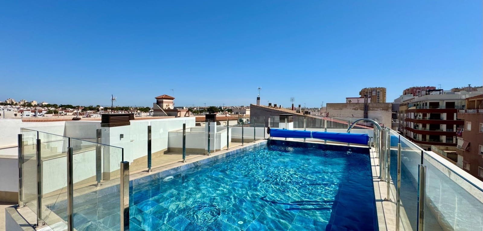 2 makuuhuone Huoneisto myytävänä paikassa Torrevieja mukana uima-altaan - 250 000 € (Ref: 9944714)