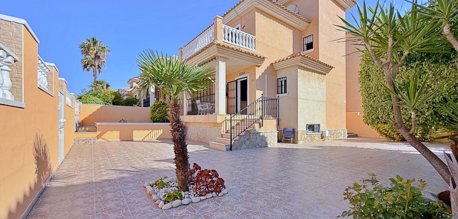 4 Zimmer Villa zu verkaufen in Orihuela Costa - 379.000 € (Ref: 9948387)
