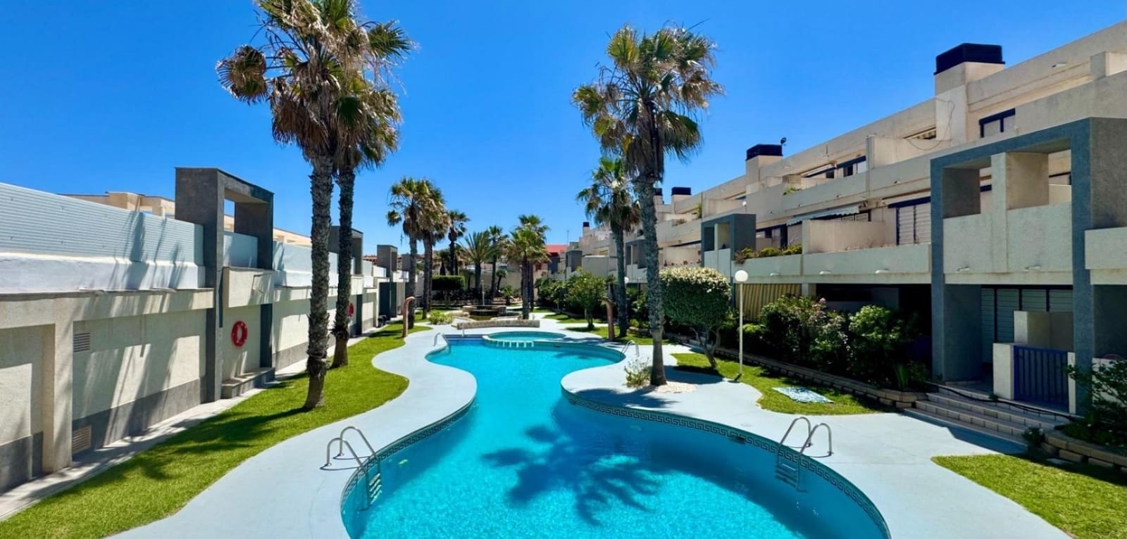2 sovrum Lägenhet till salu i La Mata med pool - 319 000 € (Ref: 9950178)
