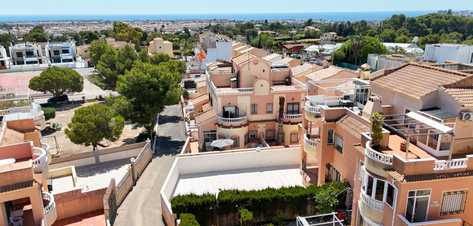 2 makuuhuone Huoneisto myytävänä paikassa Orihuela Costa mukana uima-altaan - 189 000 € (Ref: 9953238)