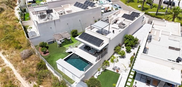 5 soveværelse Villa til salg i San Miguel de Salinas med swimmingpool - € 679.000 (Ref: 9953239)