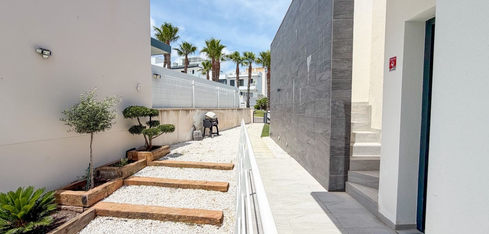 5 bedroom Villa for sale in San Miguel de Salinas with pool - € 679,000 (Ref: 9953239)