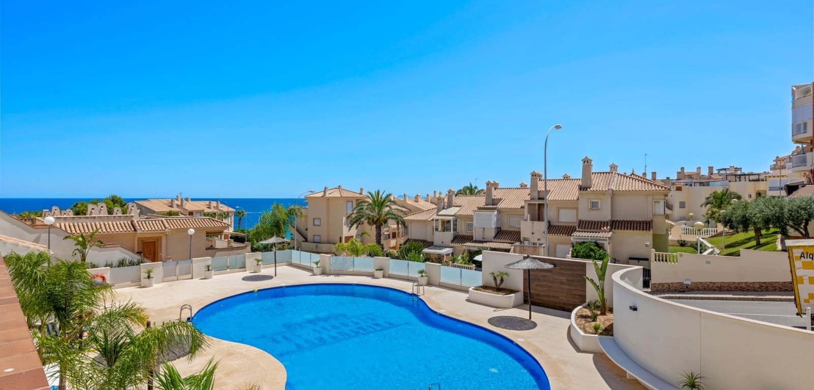 3 soverom Leilighet til salgs i Cabo Roig med svømmebasseng - € 320 000 (Ref: 9953242)
