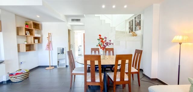2 chambre Villa/Maison Mitoyenne à vendre à Parque Acuático - Sector 25, Torrevieja avec piscine - 249 000 € (Ref: 9953704)