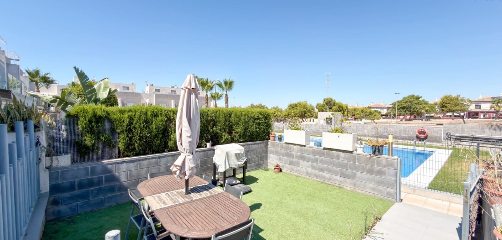 2 chambre Villa/Maison Mitoyenne à vendre à Torrevieja avec piscine - 249 000 € (Ref: 9953704)