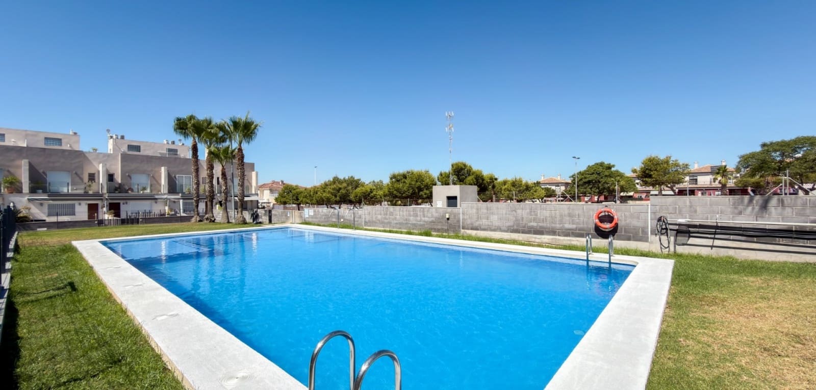 2 chambre Villa/Maison Mitoyenne à vendre à Torrevieja avec piscine - 249 000 € (Ref: 9953704)