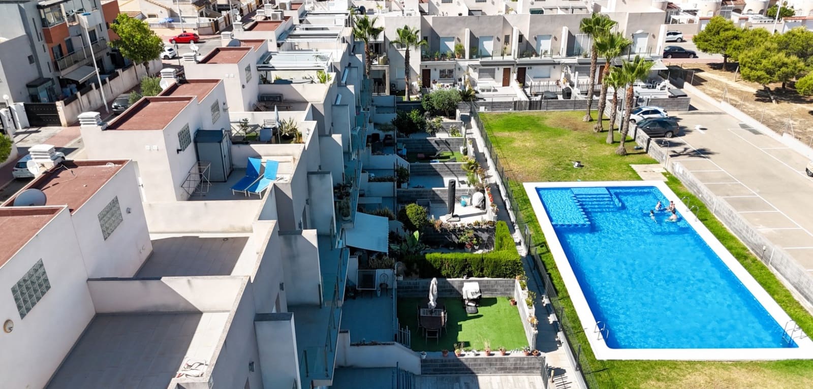 2 chambre Villa/Maison Mitoyenne à vendre à Torrevieja avec piscine - 249 000 € (Ref: 9953704)