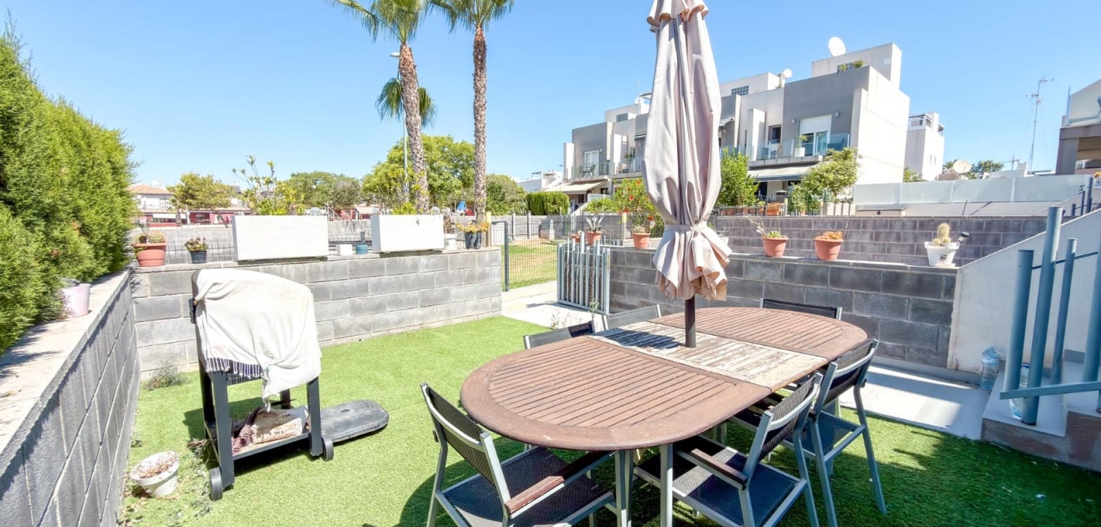 2 chambre Villa/Maison Mitoyenne à vendre à Torrevieja avec piscine - 249 000 € (Ref: 9953704)