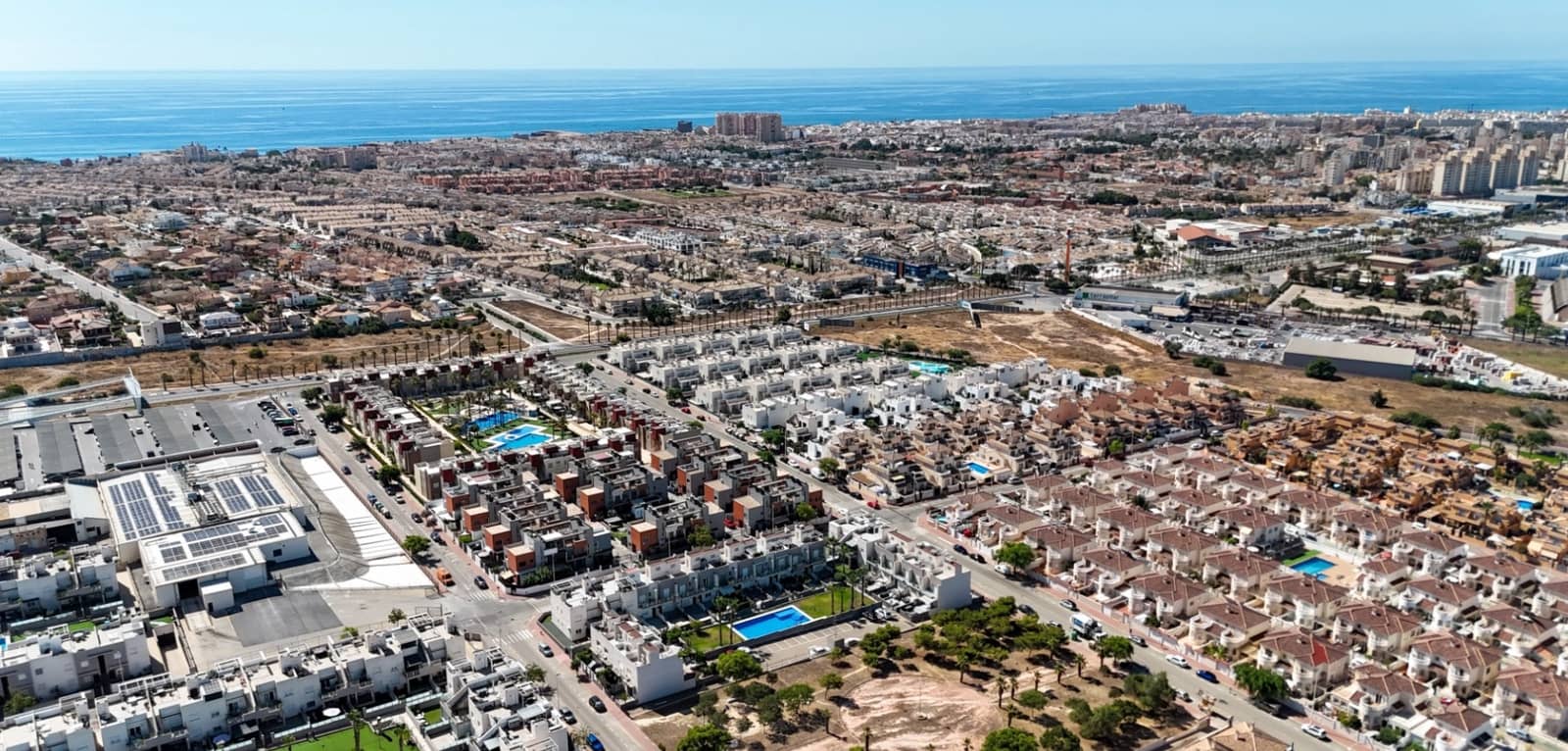 2 chambre Villa/Maison Mitoyenne à vendre à Torrevieja avec piscine - 249 000 € (Ref: 9953704)