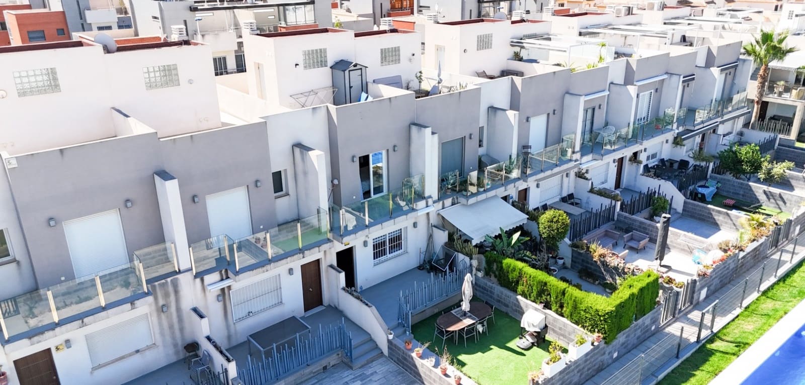 2 chambre Villa/Maison Mitoyenne à vendre à Torrevieja avec piscine - 249 000 € (Ref: 9953704)