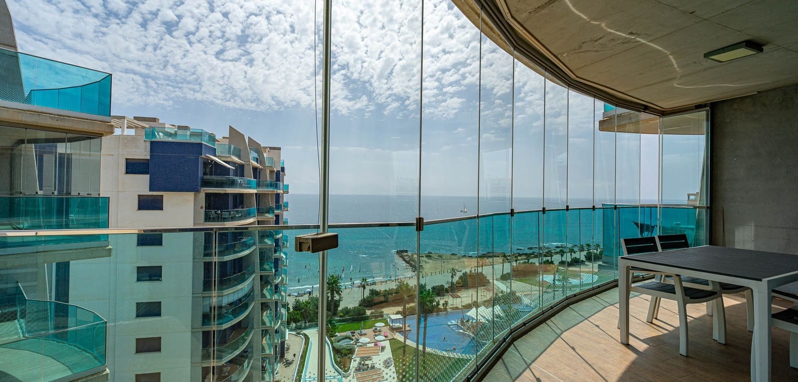 2 Zimmer Apartment zu verkaufen in Orihuela Costa mit Pool - 450.000 € (Ref: 9966114)