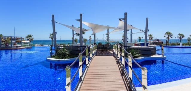 Apartamento de 2 habitaciones en Punta Prima, Orihuela en venta con piscina - 450.000 € (Ref: 9966114)