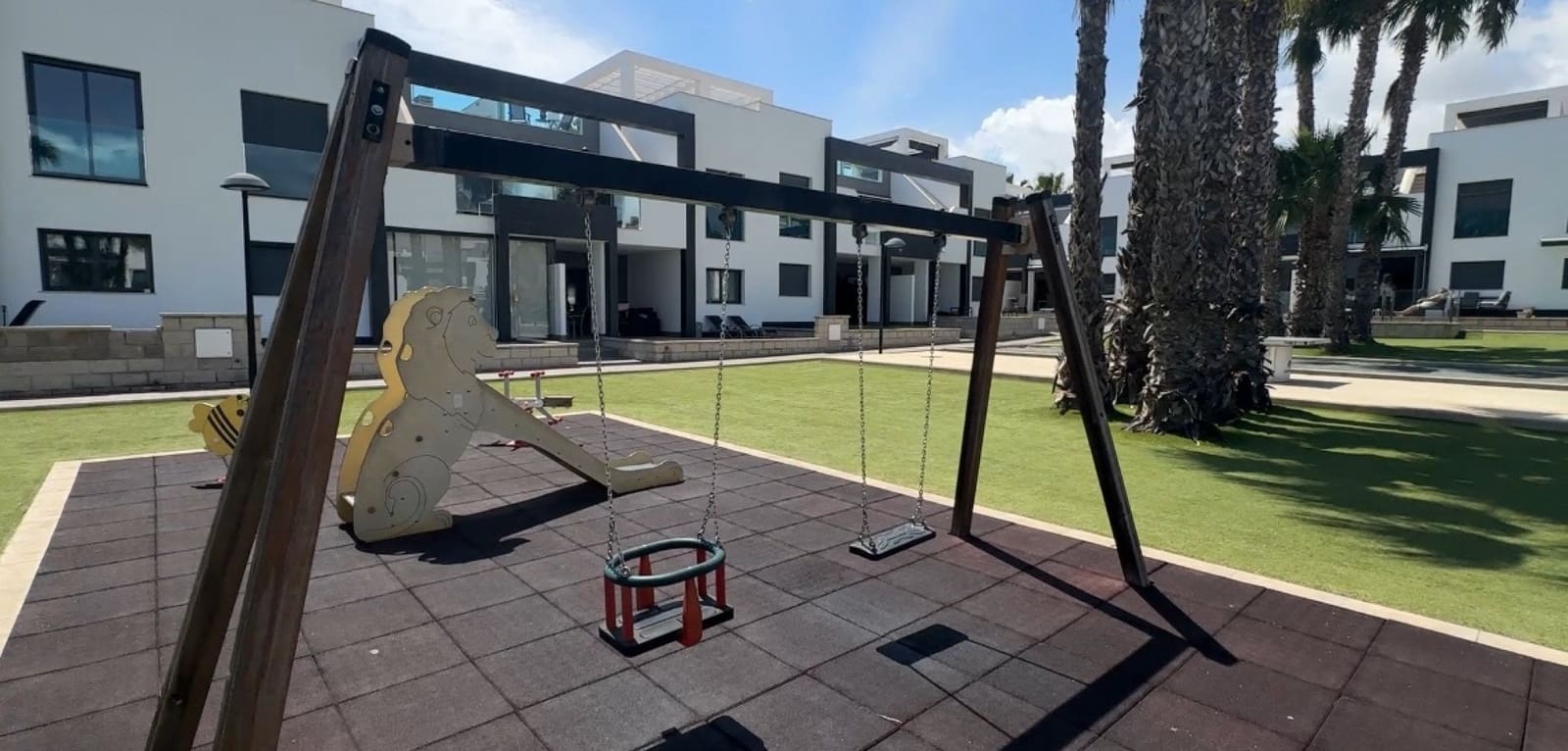 2 bedroom Bungalow for sale in La Zenia with pool - € 339,000 (Ref: 9970865)