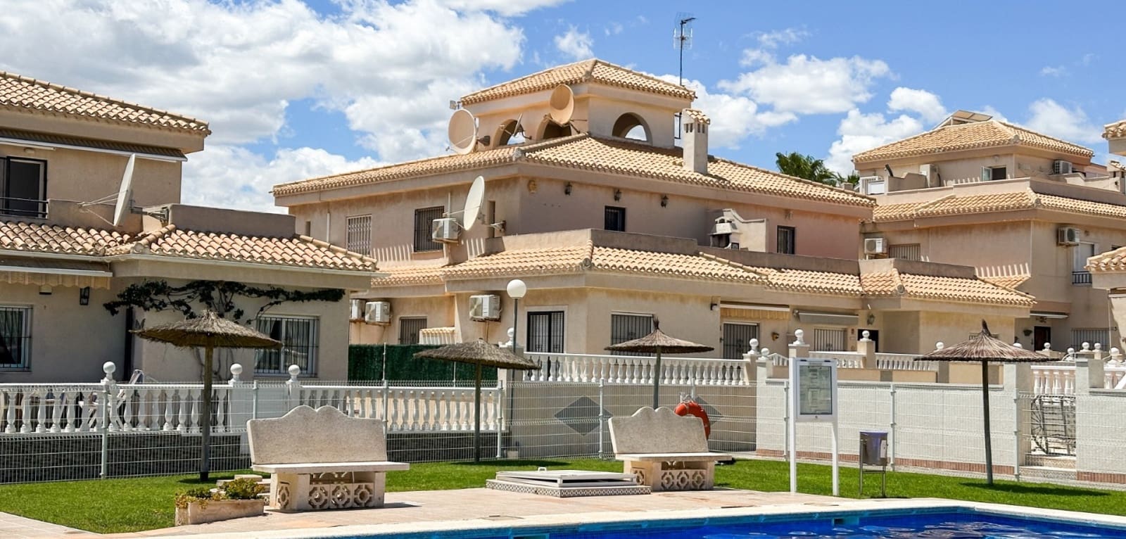 2 soverom Bungalow til salgs i Playa Flamenca med svømmebasseng - € 185 000 (Ref: 9970866)