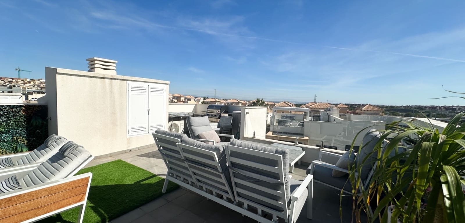 2 bedroom Bungalow for sale in Villamartin with pool - € 319,000 (Ref: 9970868)