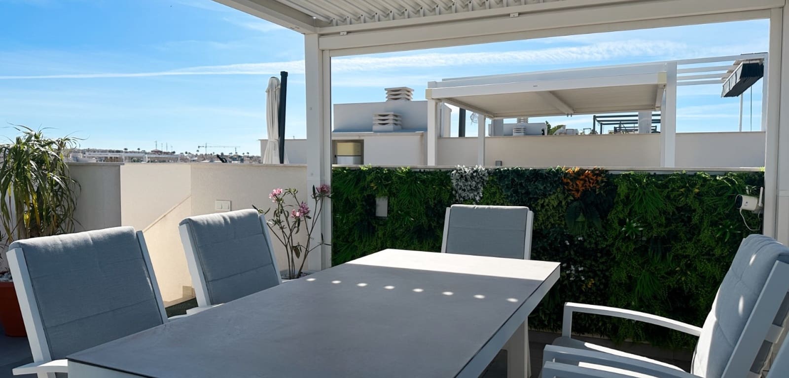 2 bedroom Bungalow for sale in Villamartin with pool - € 319,000 (Ref: 9970868)