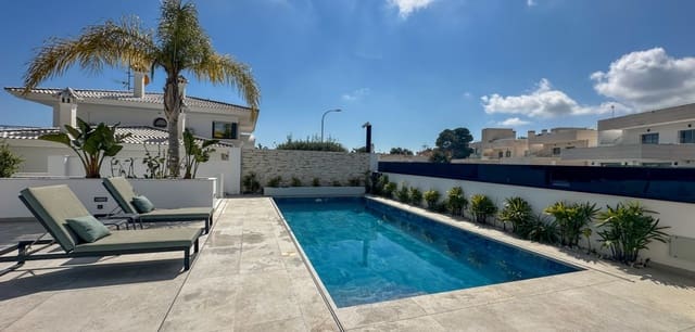 4 soverom Villa til salgs i Villamartin, Orihuela med svømmebasseng - € 2 950 000 (Ref: 9974658)