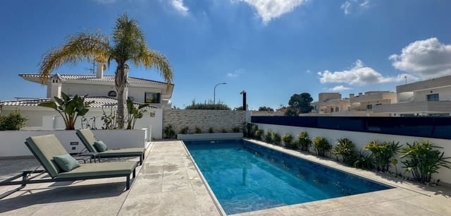 4 soverom Villa til salgs i Villamartin, Orihuela med svømmebasseng - € 2 950 000 (Ref: 9974658)