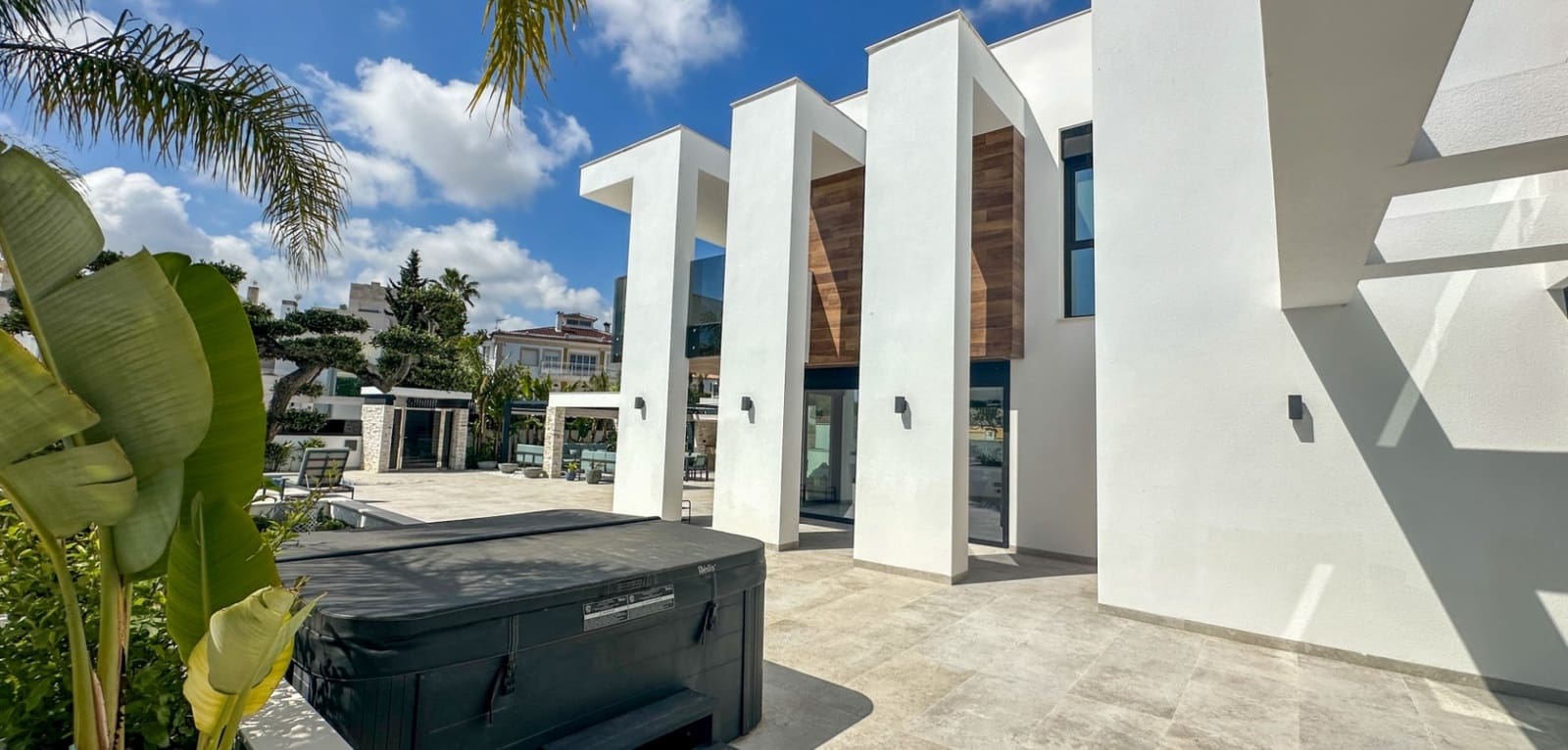 4 chambre Villa/Maison à vendre à Villamartin avec piscine - 2 950 000 € (Ref: 9974658)