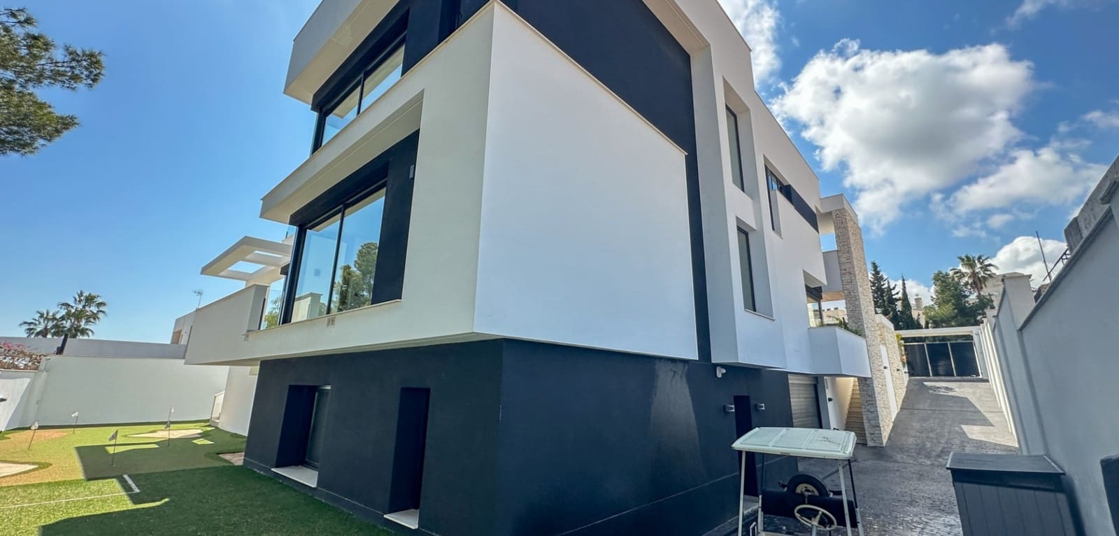 4 chambre Villa/Maison à vendre à Villamartin avec piscine - 2 950 000 € (Ref: 9974658)