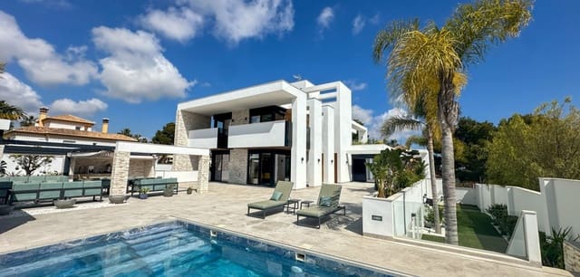 4 soverom Villa til salgs i Villamartin, Orihuela med svømmebasseng - € 2 950 000 (Ref: 9974658)