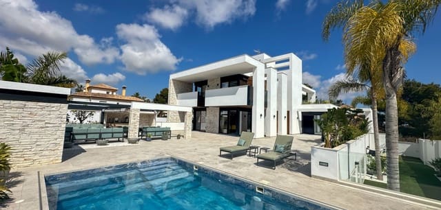 4 soverom Villa til salgs i Villamartin, Orihuela med svømmebasseng - € 2 950 000 (Ref: 9974658)