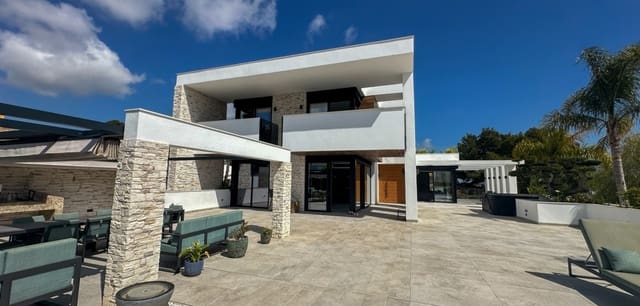 4 soverom Villa til salgs i Villamartin, Orihuela med svømmebasseng - € 2 950 000 (Ref: 9974658)