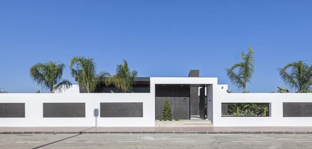 Chalet de 3 habitaciones en Ciudad Quesada, Rojales en venta con piscina - 1.099.000 € (Ref: 9987161)