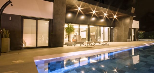 Chalet de 3 habitaciones en Ciudad Quesada, Rojales en venta con piscina - 1.099.000 € (Ref: 9987161)