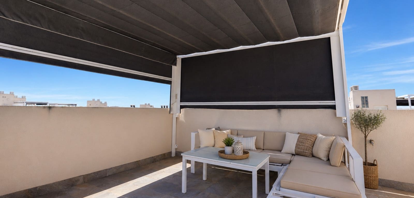 2 makuuhuone Huoneisto myytävänä paikassa Torrevieja mukana uima-altaan - 285 000 € (Ref: 9990935)