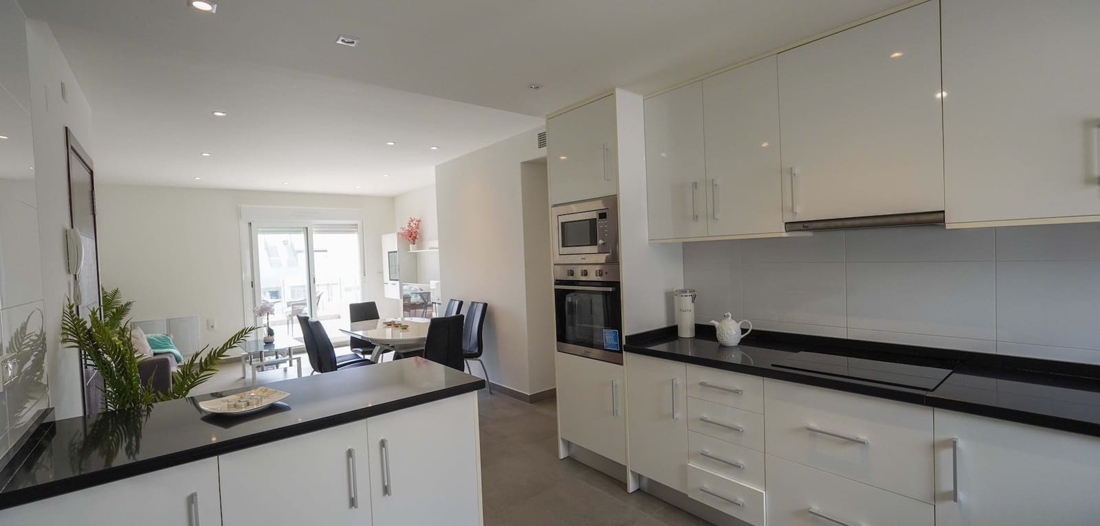 2 makuuhuone Huoneisto myytävänä paikassa Torrevieja mukana uima-altaan - 285 000 € (Ref: 9990935)
