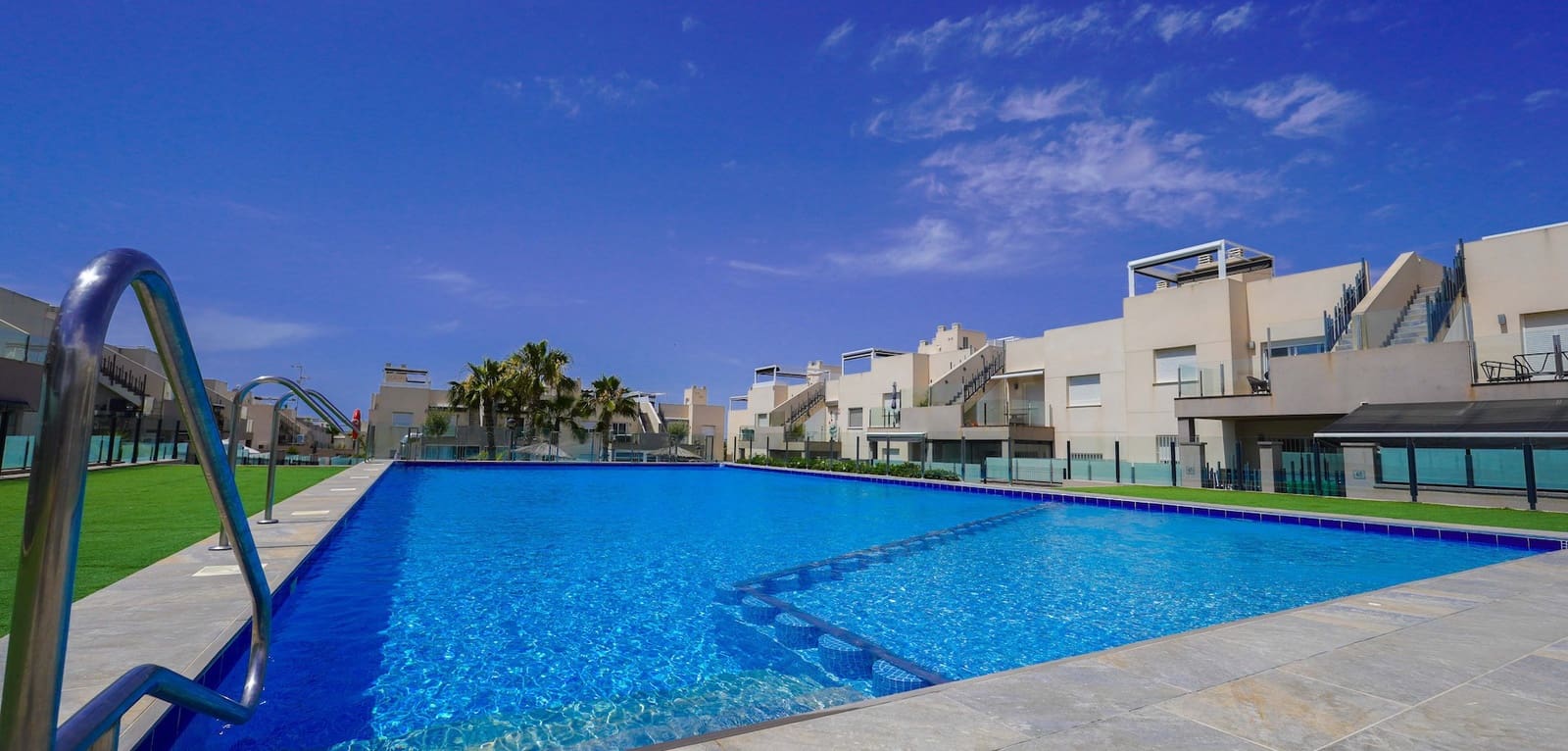 2 makuuhuone Huoneisto myytävänä paikassa Torrevieja mukana uima-altaan - 285 000 € (Ref: 9990935)