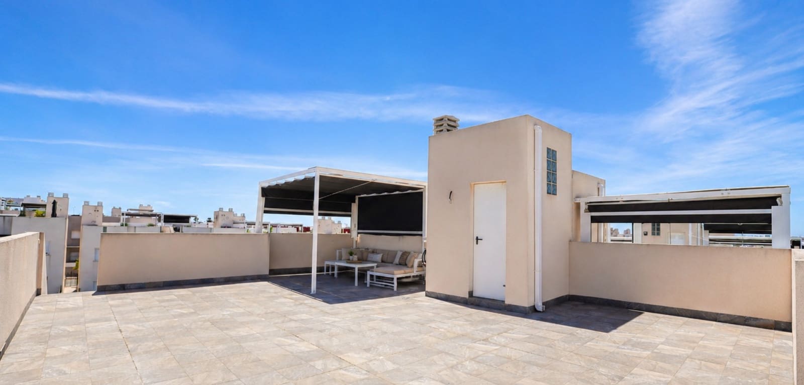 2 makuuhuone Huoneisto myytävänä paikassa Torrevieja mukana uima-altaan - 285 000 € (Ref: 9990935)