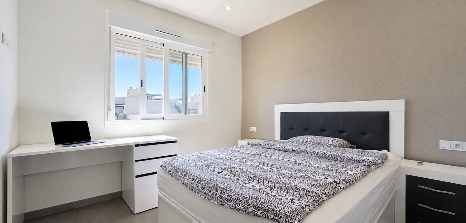 2 makuuhuone Huoneisto myytävänä paikassa Torrevieja mukana uima-altaan - 285 000 € (Ref: 9990935)