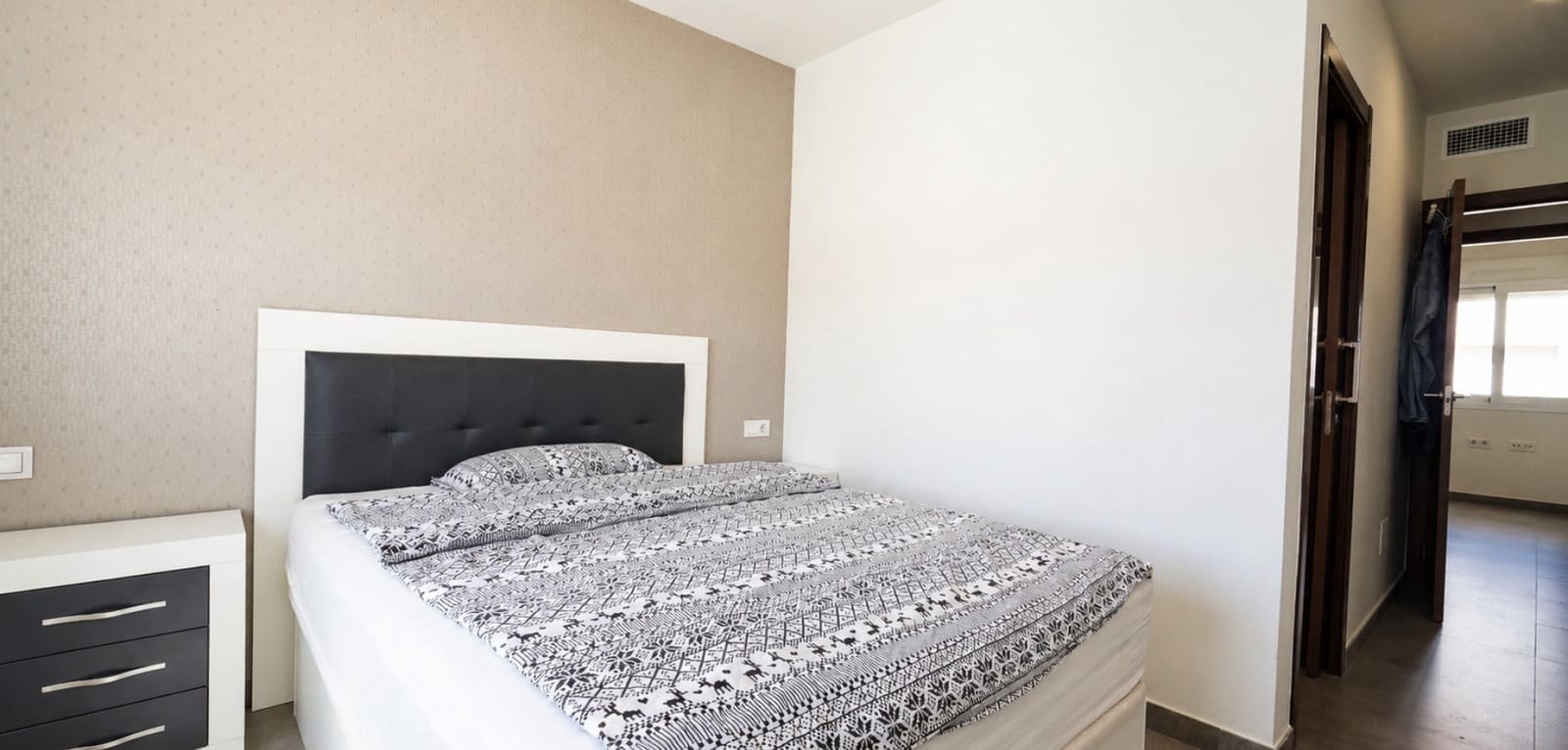 2 makuuhuone Huoneisto myytävänä paikassa Torrevieja mukana uima-altaan - 285 000 € (Ref: 9990935)