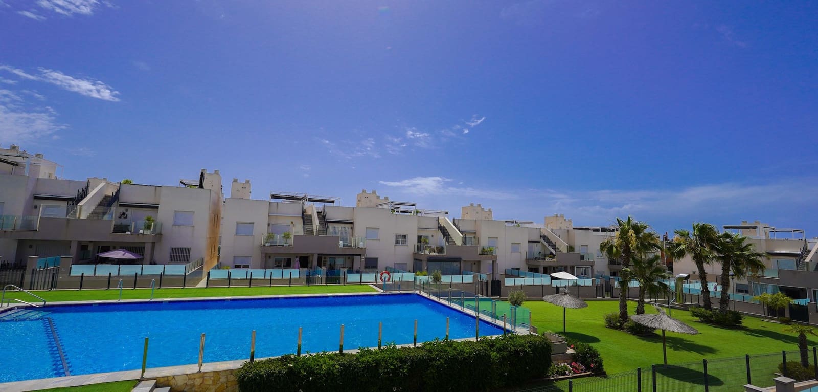 2 makuuhuone Huoneisto myytävänä paikassa Torrevieja mukana uima-altaan - 285 000 € (Ref: 9990935)