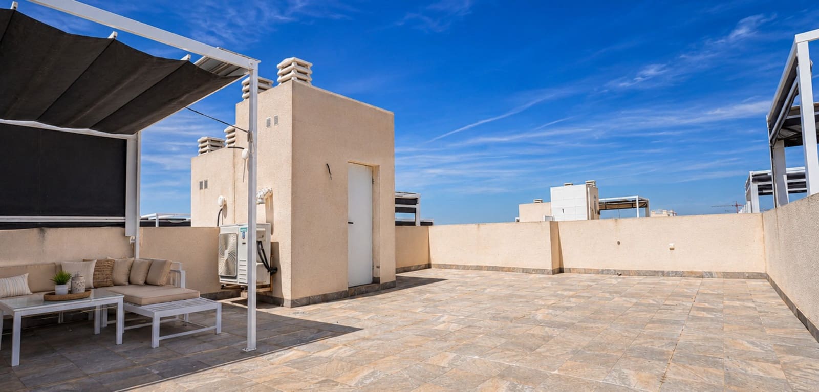 2 makuuhuone Huoneisto myytävänä paikassa Torrevieja mukana uima-altaan - 285 000 € (Ref: 9990935)