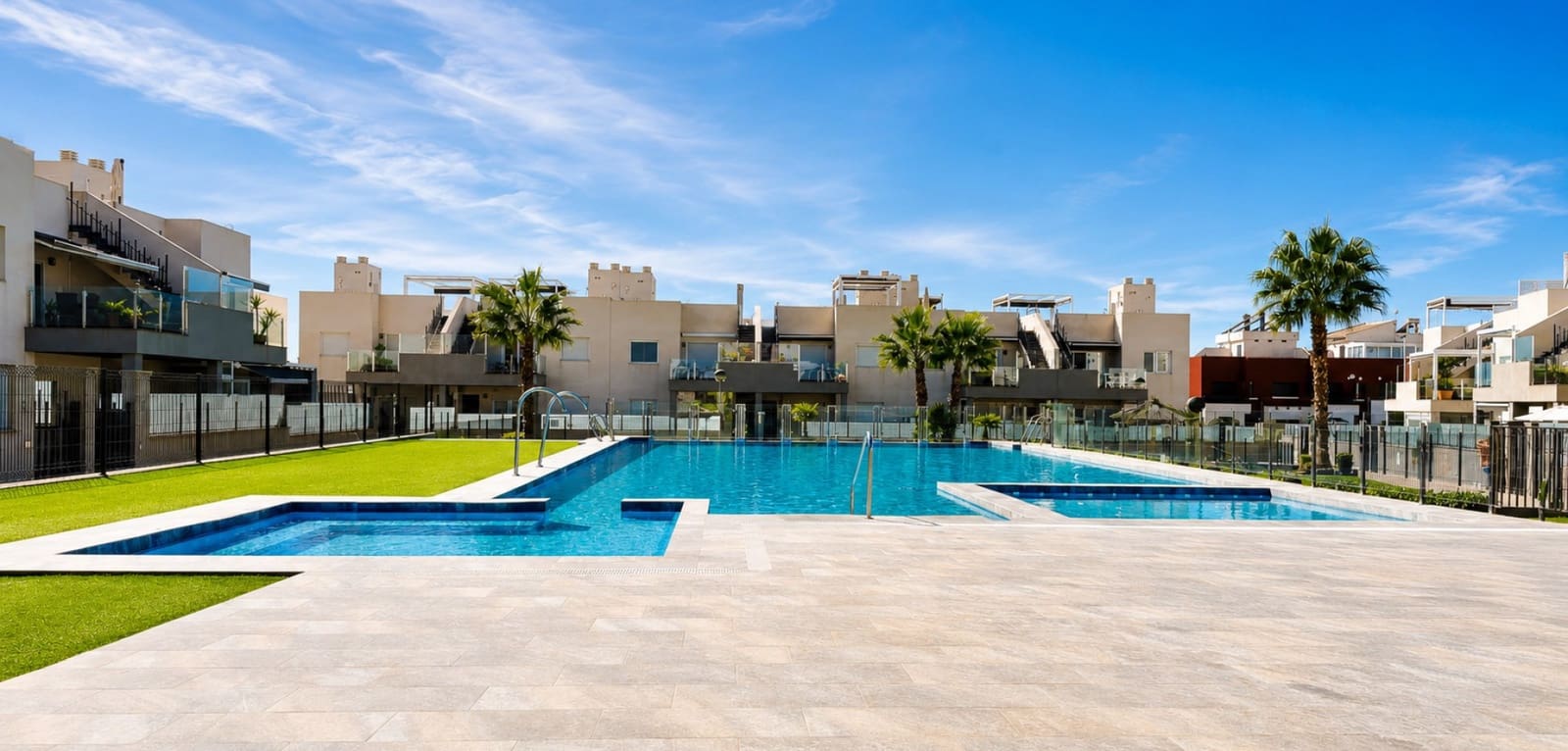 2 makuuhuone Huoneisto myytävänä paikassa Torrevieja mukana uima-altaan - 285 000 € (Ref: 9990935)