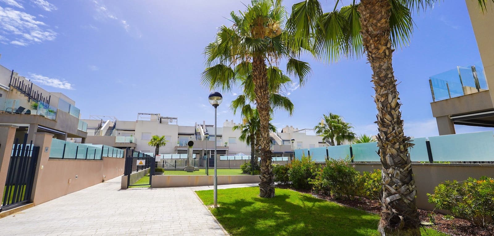 2 makuuhuone Huoneisto myytävänä paikassa Torrevieja mukana uima-altaan - 285 000 € (Ref: 9990935)