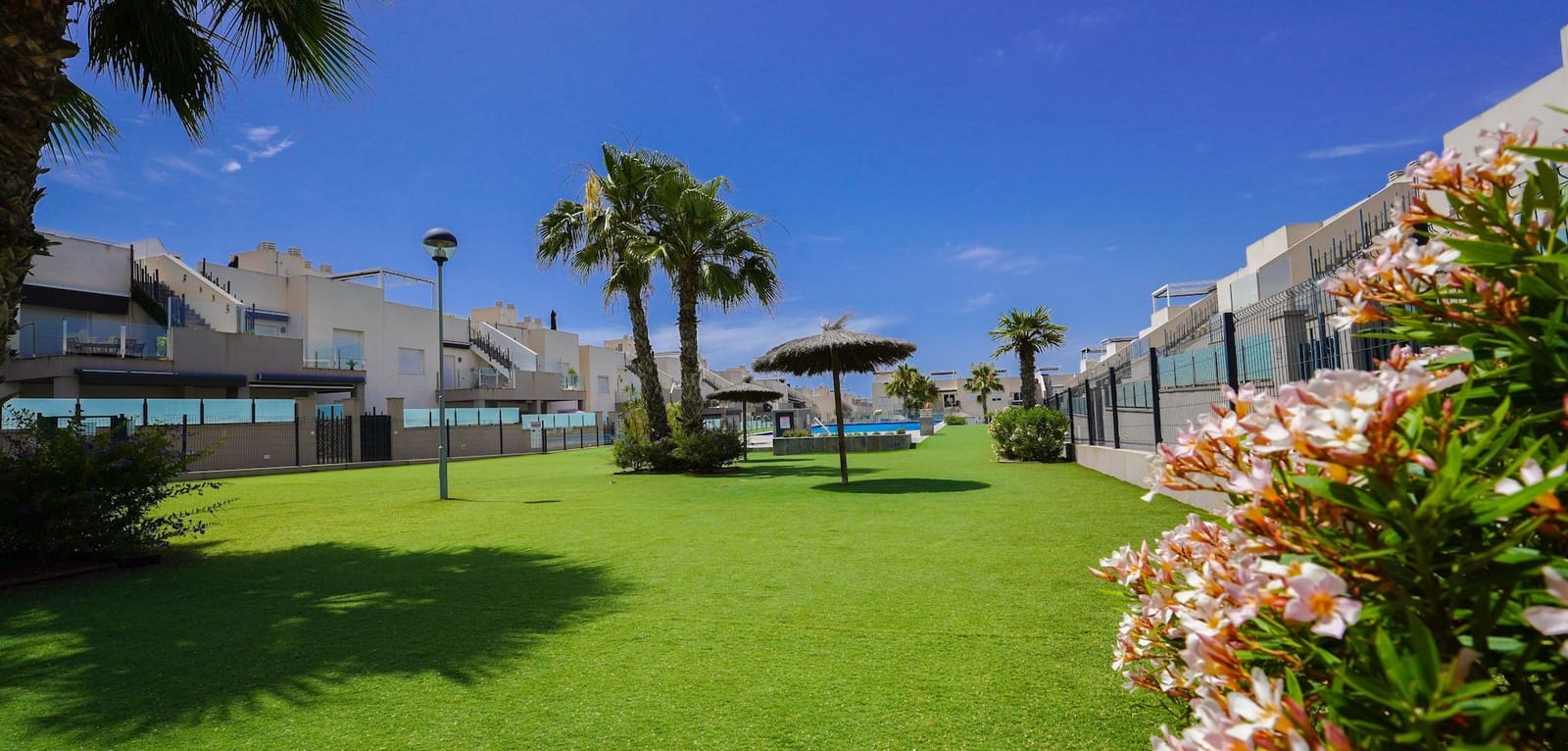 2 makuuhuone Huoneisto myytävänä paikassa Torrevieja mukana uima-altaan - 285 000 € (Ref: 9990935)