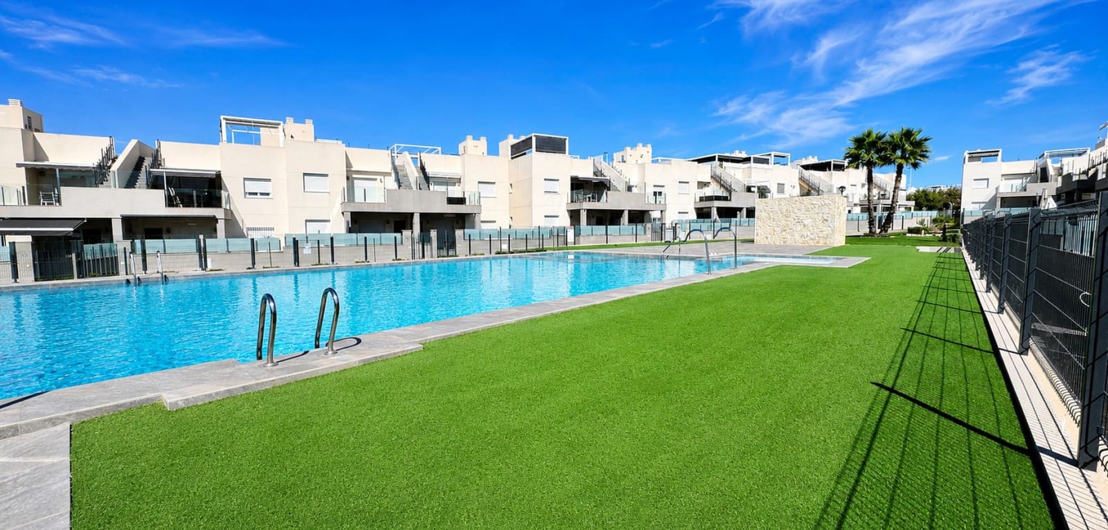 2 makuuhuone Huoneisto myytävänä paikassa Torrevieja mukana uima-altaan - 285 000 € (Ref: 9990935)