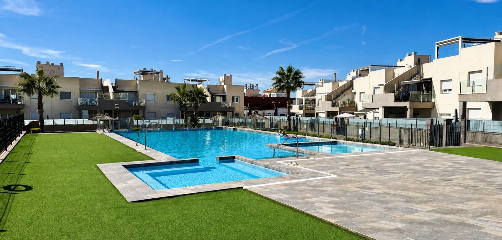 2 makuuhuone Huoneisto myytävänä paikassa Torrevieja mukana uima-altaan - 285 000 € (Ref: 9990935)