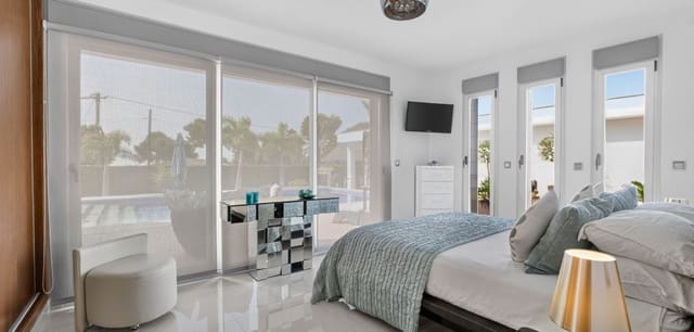 4 soverom Villa til salgs i Pinar de Campoverde, Pilar de la Horadada med svømmebasseng garasje - € 1 475 000 (Ref: 9999291)