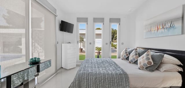 4 soverom Villa til salgs i Pinar de Campoverde, Pilar de la Horadada med svømmebasseng garasje - € 1 475 000 (Ref: 9999291)