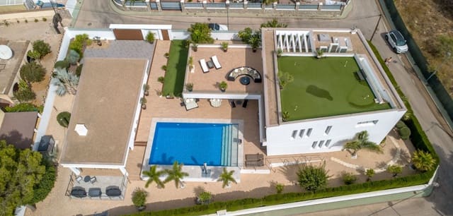 4 soverom Villa til salgs i Pinar de Campoverde, Pilar de la Horadada med svømmebasseng garasje - € 1 475 000 (Ref: 9999291)