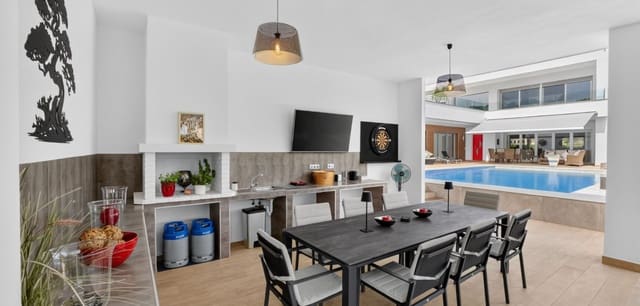 4 bedroom Villa for sale in Pinar de Campoverde, Pilar de la Horadada with pool garage - € 1,475,000 (Ref: 9999291)