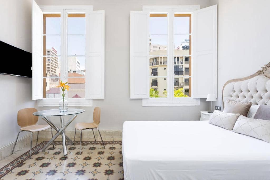22 bedroom Hotel for sale in Santa Cruz de Tenerife - € 8,500,000 (Ref: 8476323)