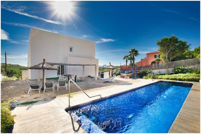 5 soveværelse Villa til salg i Cala Ratjada, Capdepera med swimmingpool - € 1.350.000 (Ref: 9552263)